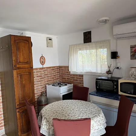 Szilvia Apartment