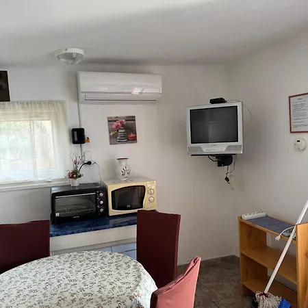 Szilvia Apartment *